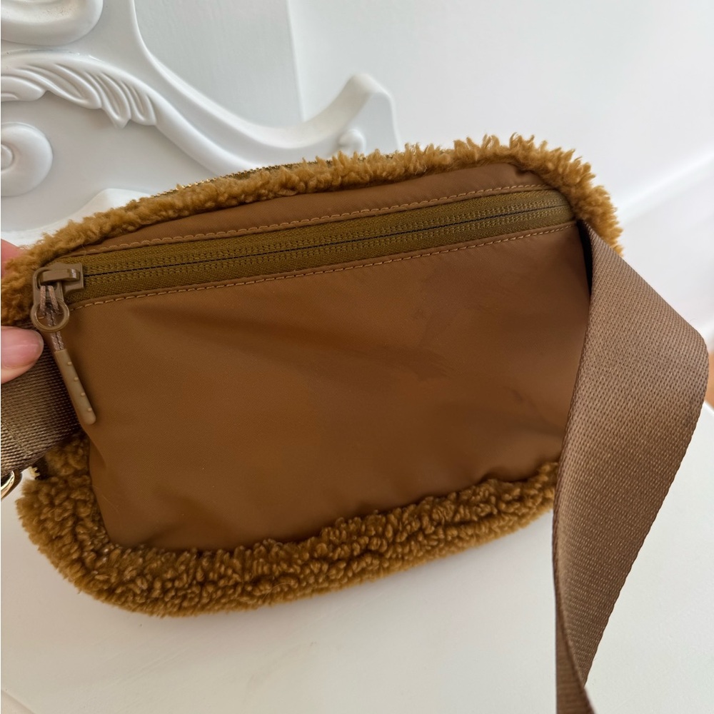 lululemon athletica Brown Sherpa Bag - Picture 4 of 10